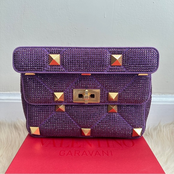 🎀SOLD🎀NWT💯% Auth Valentino Garavani Roman Stud Crystal Leather Bag - Picture 4 of 10